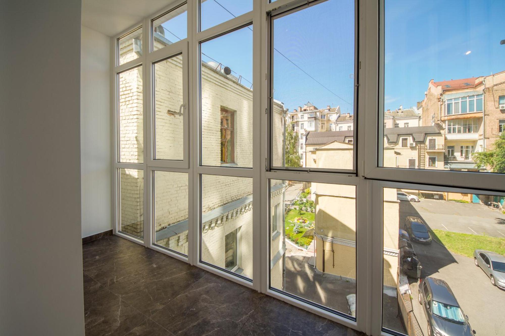 Apartments Near Parus Business Centre Kiev Bilik gambar